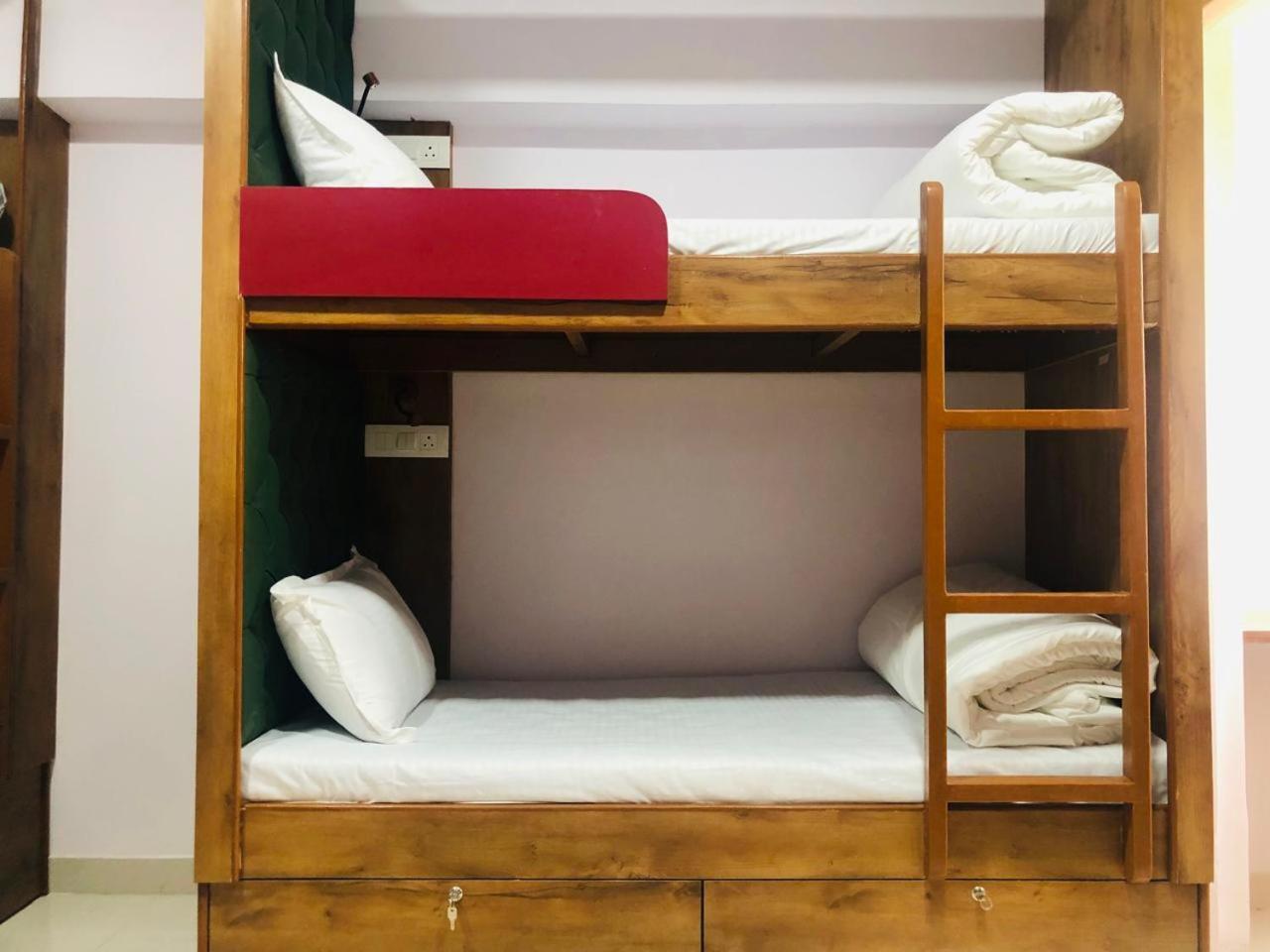 Everest Stays Rooms And Dormitory Mumbai Exterior photo